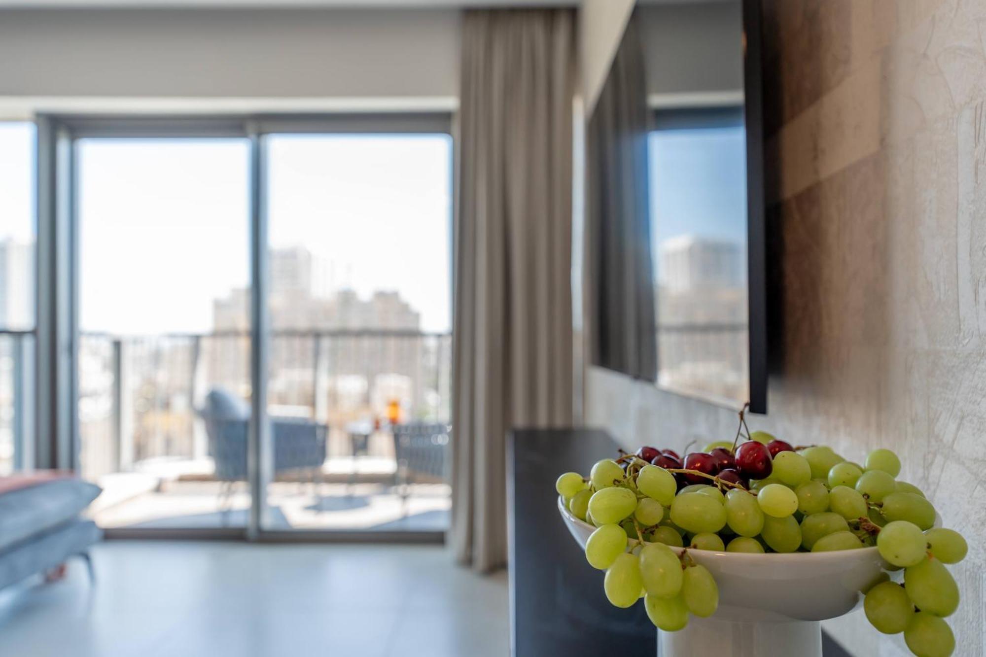 Holysuite Savyon View Tower Appartamento *